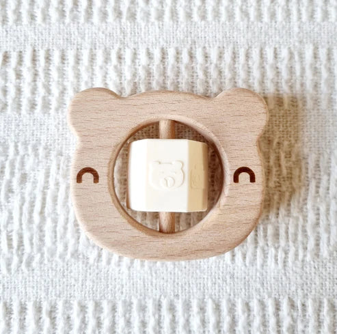 Houten Rammelaar Beer Beige Met Draaibaar Siliconen Blokje