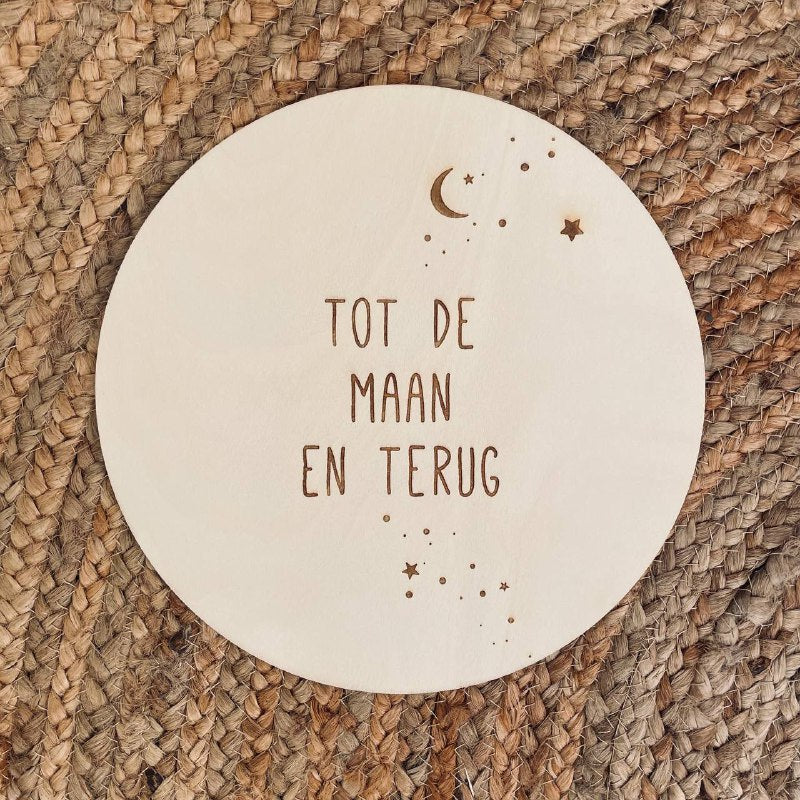 Houten muurcircel tot de maan en terug